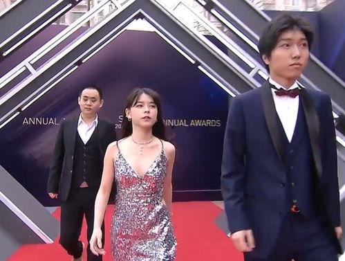 娱乐吃瓜女艺人进团,吃瓜女艺人华丽转身，加盟热门团体